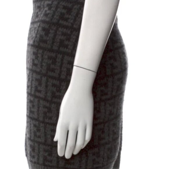 Fendi Grey Cashmere Skirt with Zucca FF Logo – Size 42 (US 6-8) New without tags - Picture 2 of 5
